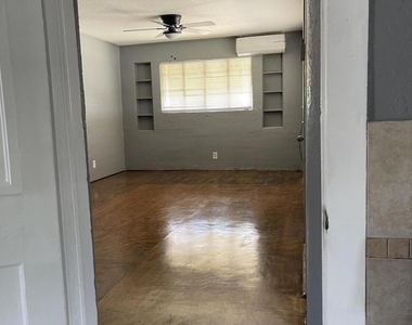3505 Douglas - Photo Thumbnail 10