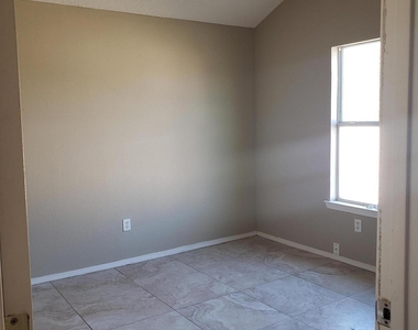 505 Von Bargen Drive - Photo Thumbnail 5