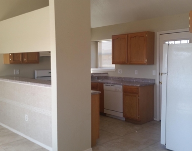 505 Von Bargen Drive - Photo Thumbnail 2