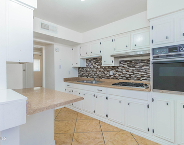 9924 Minuteman Street - Photo Thumbnail 3