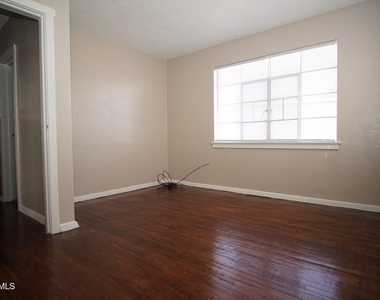 1226 Huckleberry Street - Photo Thumbnail 8