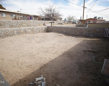 1226 Huckleberry Street - Photo Thumbnail 10