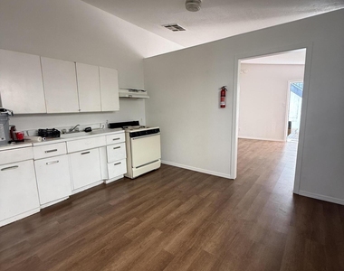 1526 Yandell - Photo Thumbnail 4