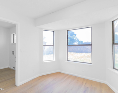 11240 Warcloud Avenue - Photo Thumbnail 20