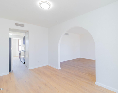 11240 Warcloud Avenue - Photo Thumbnail 15