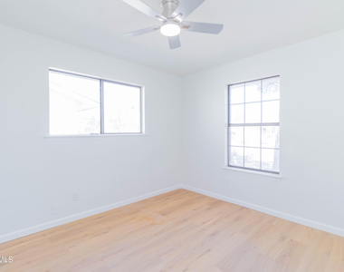 11240 Warcloud Avenue - Photo Thumbnail 23