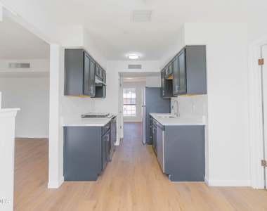 11240 Warcloud Avenue - Photo Thumbnail 18