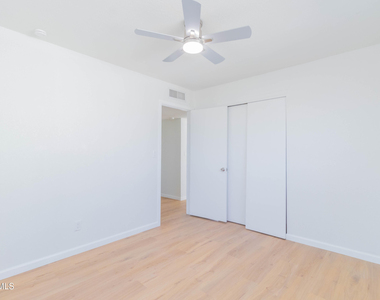 11240 Warcloud Avenue - Photo Thumbnail 24