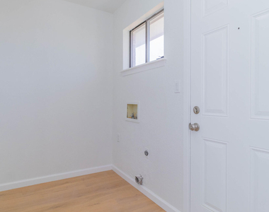 11240 Warcloud Avenue - Photo Thumbnail 35
