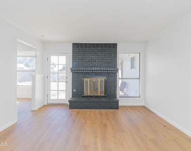11240 Warcloud Avenue - Photo Thumbnail 3