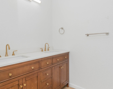 11240 Warcloud Avenue - Photo Thumbnail 32