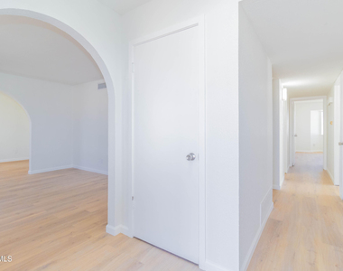 11240 Warcloud Avenue - Photo Thumbnail 8