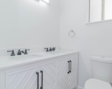 11240 Warcloud Avenue - Photo Thumbnail 29
