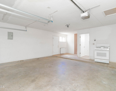 11240 Warcloud Avenue - Photo Thumbnail 38