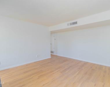 11240 Warcloud Avenue - Photo Thumbnail 22