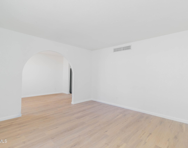 11240 Warcloud Avenue - Photo Thumbnail 11