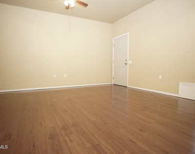 8685 N Loop Drive - Photo Thumbnail 2