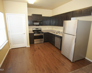 8685 N Loop Drive - Photo Thumbnail 4