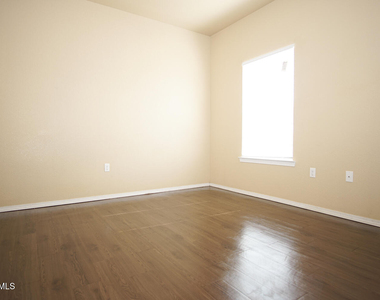 8685 N Loop Drive - Photo Thumbnail 12