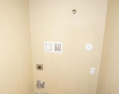 8685 N Loop Drive - Photo Thumbnail 7