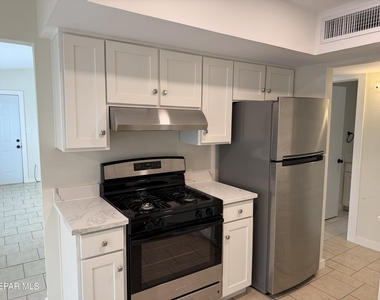 10642 Cuatro Vistas Drive - Photo Thumbnail 11