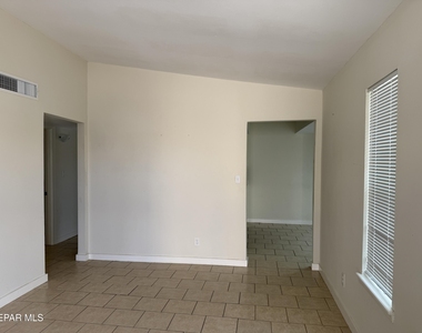 10642 Cuatro Vistas Drive - Photo Thumbnail 6