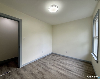 22 Hawthorne Avenue - Photo Thumbnail 12