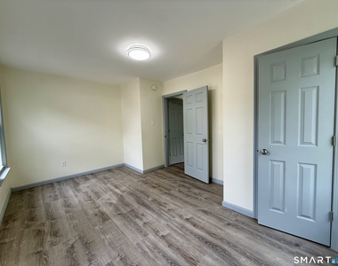 22 Hawthorne Avenue - Photo Thumbnail 14