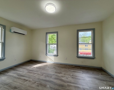 22 Hawthorne Avenue - Photo Thumbnail 16