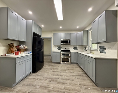 22 Hawthorne Avenue - Photo Thumbnail 3