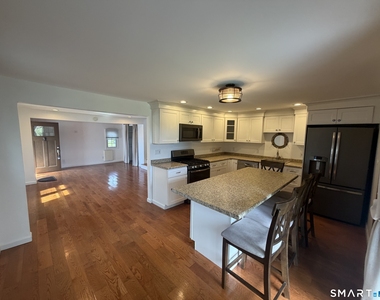 21 Stevens Street - Photo Thumbnail 6