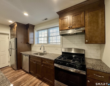 950 Lindley Street - Photo Thumbnail 5