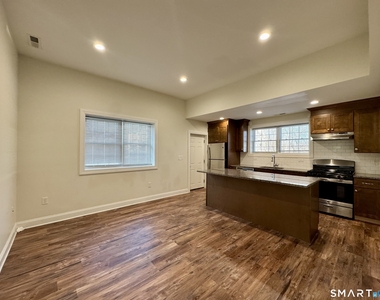 950 Lindley Street - Photo Thumbnail 6