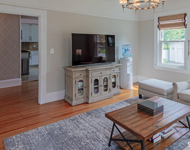 223 West Avenue - Photo Thumbnail 10