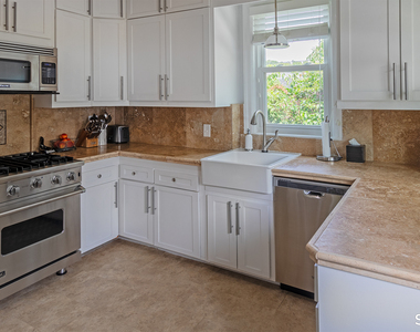 223 West Avenue - Photo Thumbnail 15