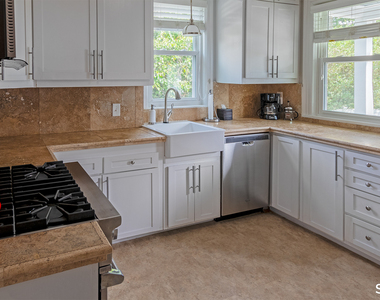 223 West Avenue - Photo Thumbnail 14