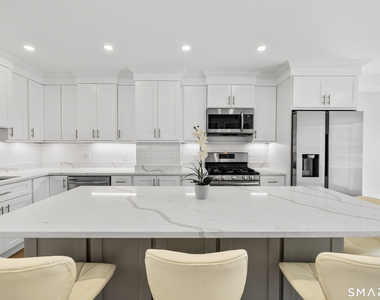 14 Plymouth Avenue - Photo Thumbnail 8
