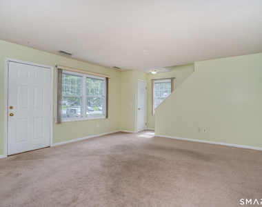 302 Briarwood Court - Photo Thumbnail 2