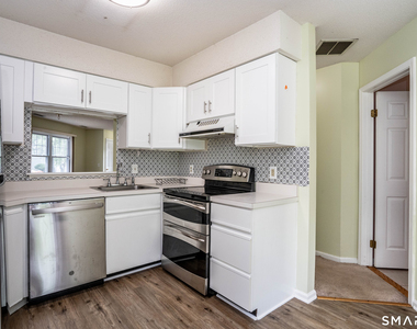 302 Briarwood Court - Photo Thumbnail 5