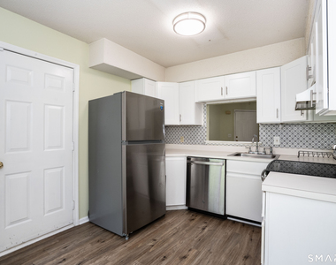 302 Briarwood Court - Photo Thumbnail 4