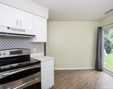 302 Briarwood Court - Photo Thumbnail 6