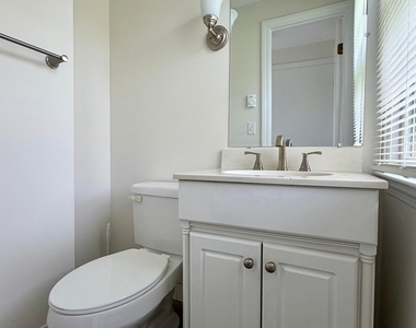 114 Old Farms Lane - Photo Thumbnail 5