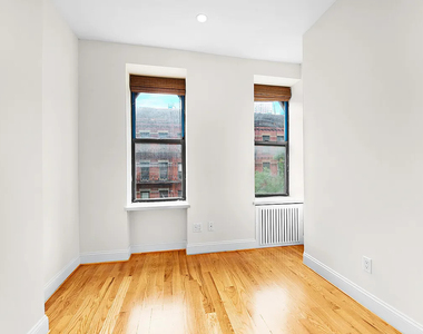 358 West 45th Street - Photo Thumbnail 2