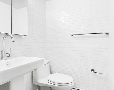 226 East 25th Street - Photo Thumbnail 4