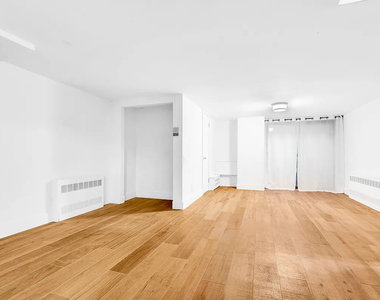 226 East 25th Street - Photo Thumbnail 2