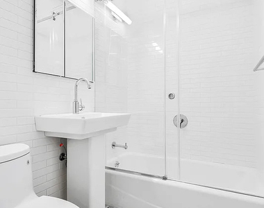 226 East 25th Street - Photo Thumbnail 3