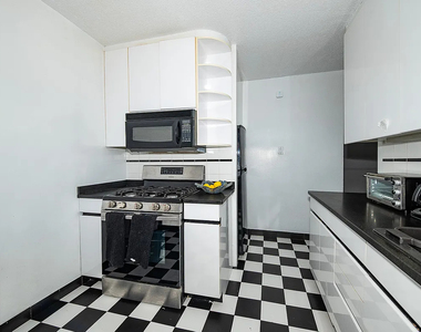 300 East 40th Street - Photo Thumbnail 11