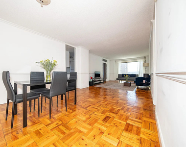 300 East 40th Street - Photo Thumbnail 4