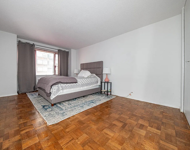 300 East 40th Street - Photo Thumbnail 5