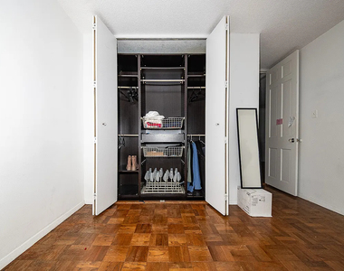 300 East 40th Street - Photo Thumbnail 10